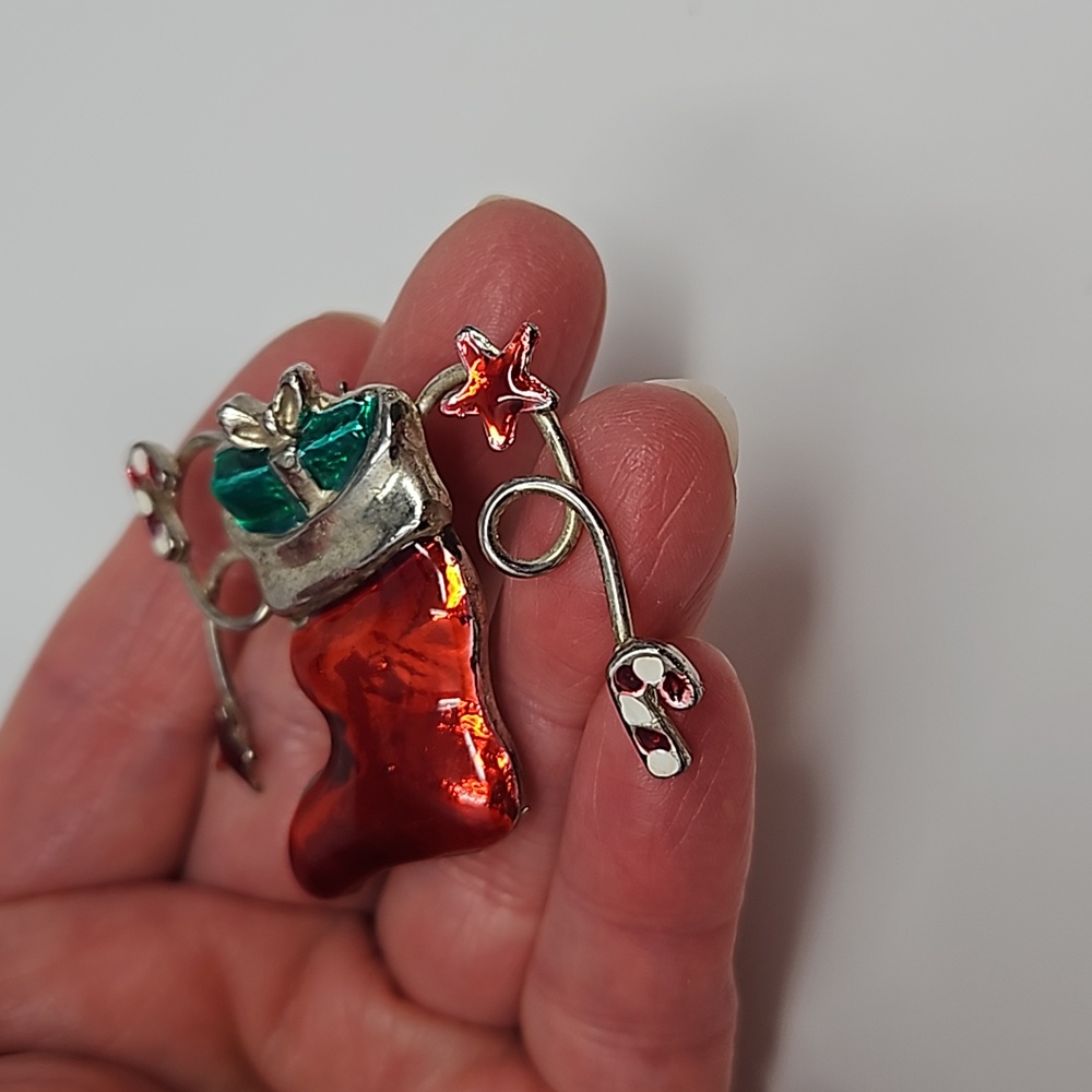 Christmas Stocking Brooch Pin Silver Tone Enamel Red Green White - Picture 9 of 12